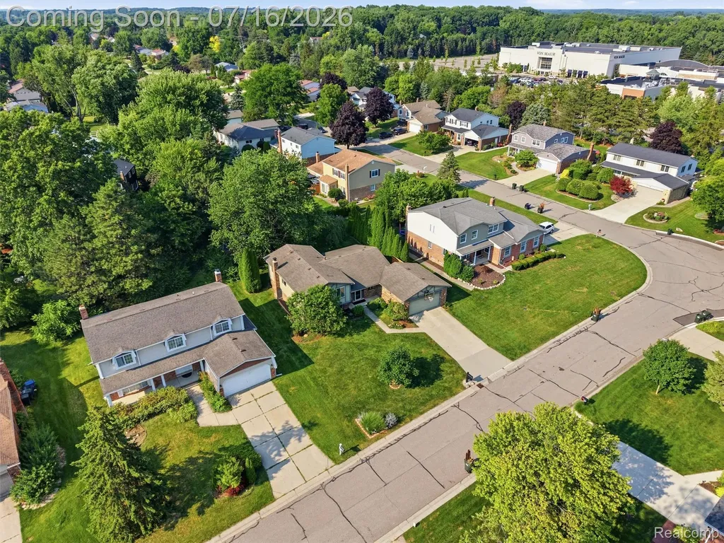3056 Rolling Green Circle S Rochester Hills City MI 48309