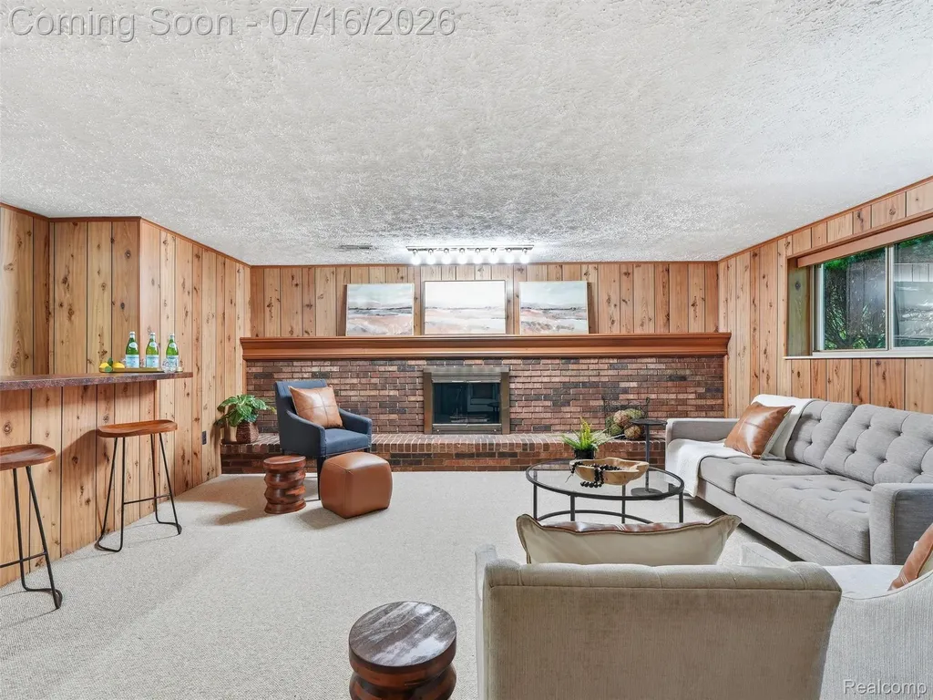 3056 Rolling Green Circle S Rochester Hills City MI 48309
