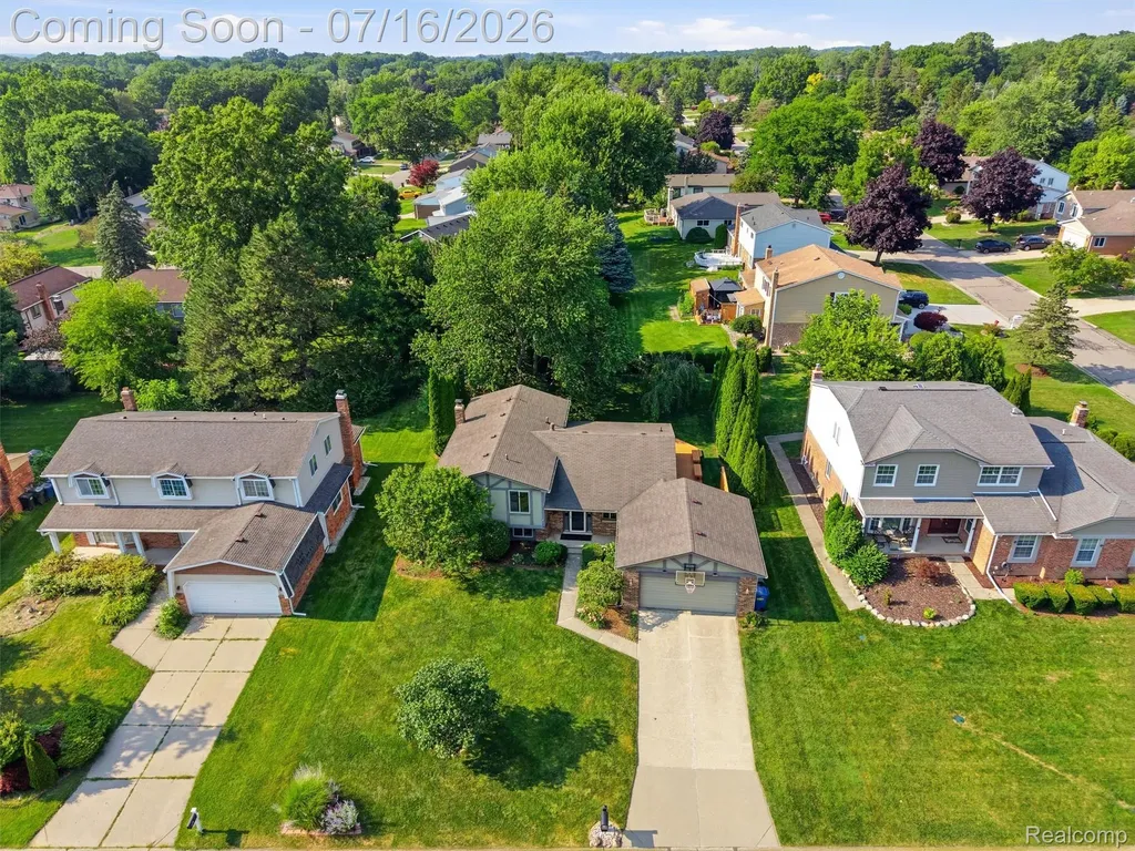 3056 Rolling Green Circle S Rochester Hills City MI 48309