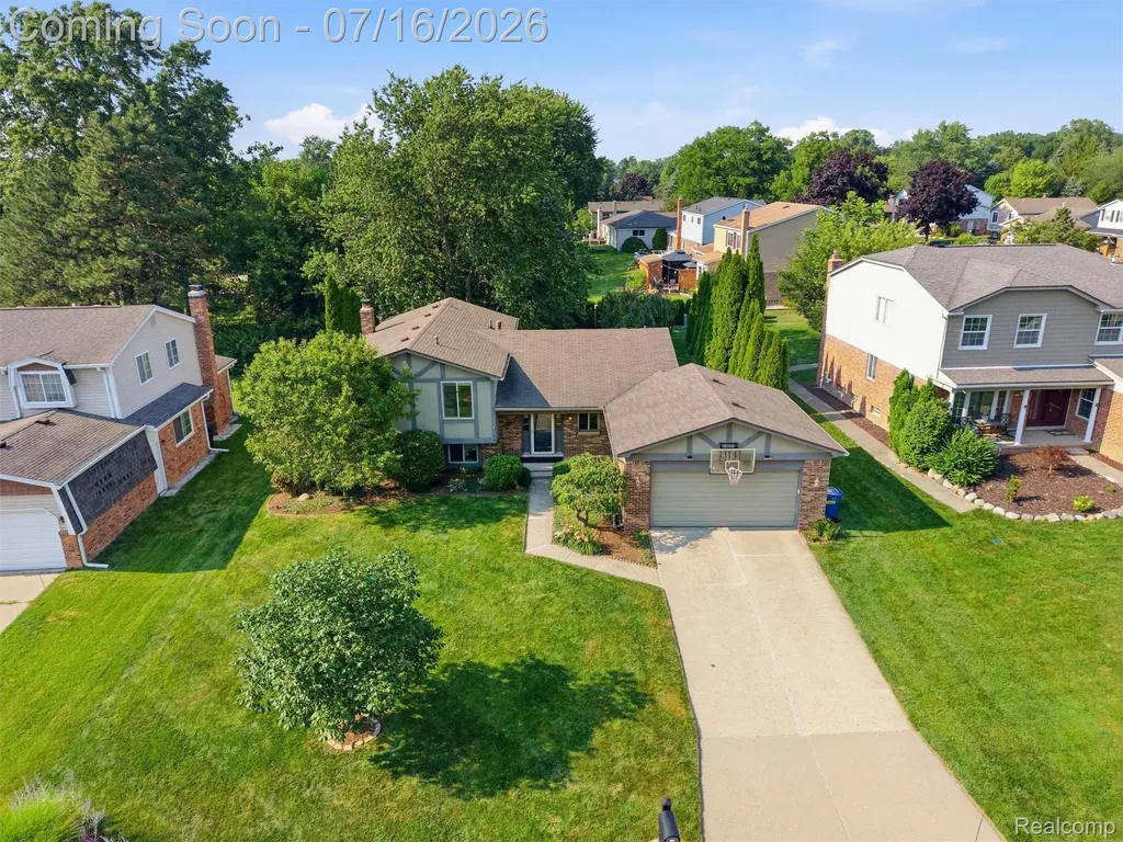 3056 Rolling Green Circle S Rochester Hills City MI 48309