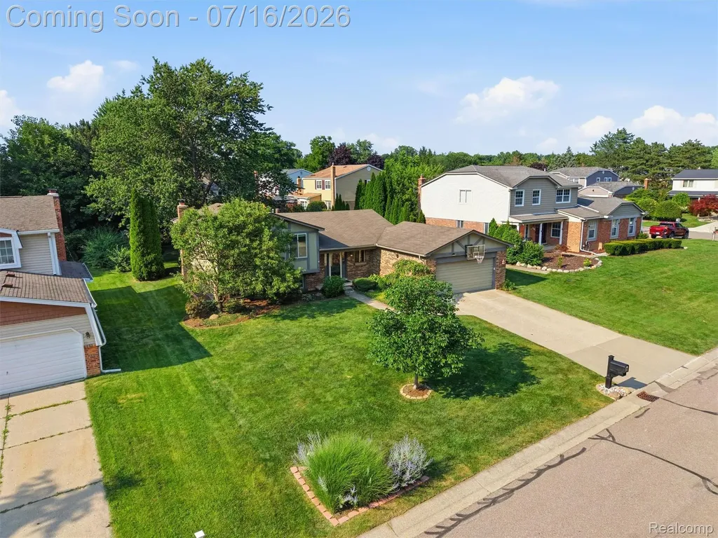 3056 Rolling Green Circle S Rochester Hills City MI 48309