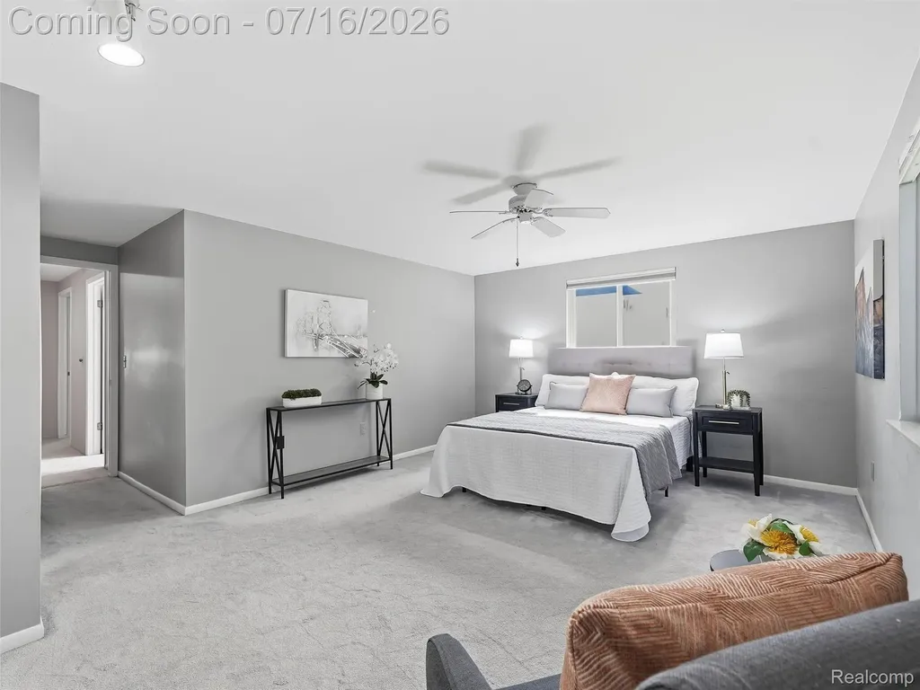 3056 Rolling Green Circle S Rochester Hills City MI 48309