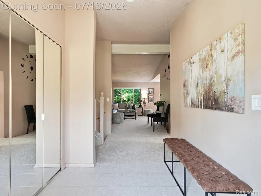 3056 Rolling Green Circle S Rochester Hills City MI 48309