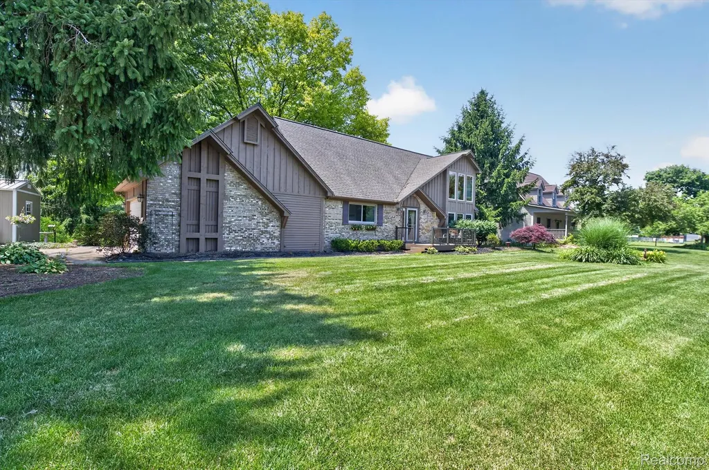 9968 Timothy Lane Green Oak Township MI 48178