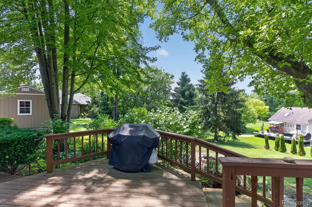 9968 Timothy Lane Green Oak Township MI 48178