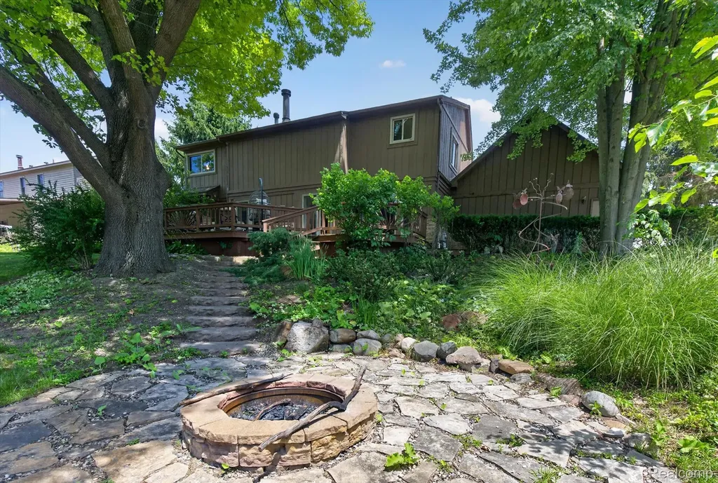 9968 Timothy Lane Green Oak Township MI 48178
