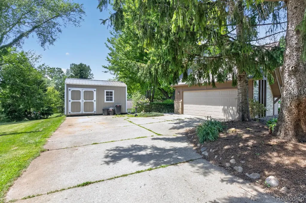 9968 Timothy Lane Green Oak Township MI 48178