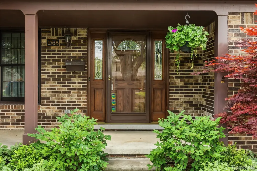 1765 Robindale Avenue Dearborn City MI 48128