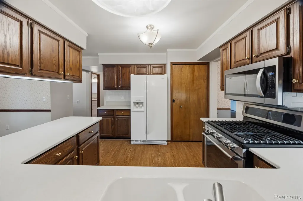 1765 Robindale Avenue Dearborn City MI 48128