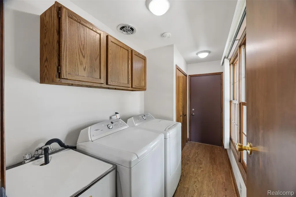 1765 Robindale Avenue Dearborn City MI 48128