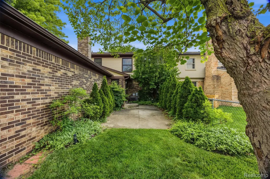 1765 Robindale Avenue Dearborn City MI 48128