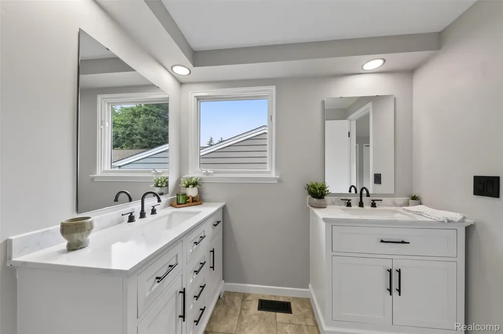 2880 Renfrew Street Ann Arbor City MI 48105