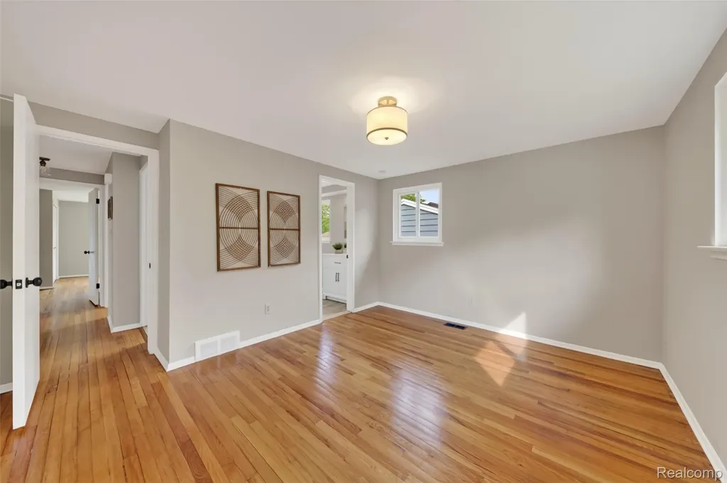 2880 Renfrew Street Ann Arbor City MI 48105
