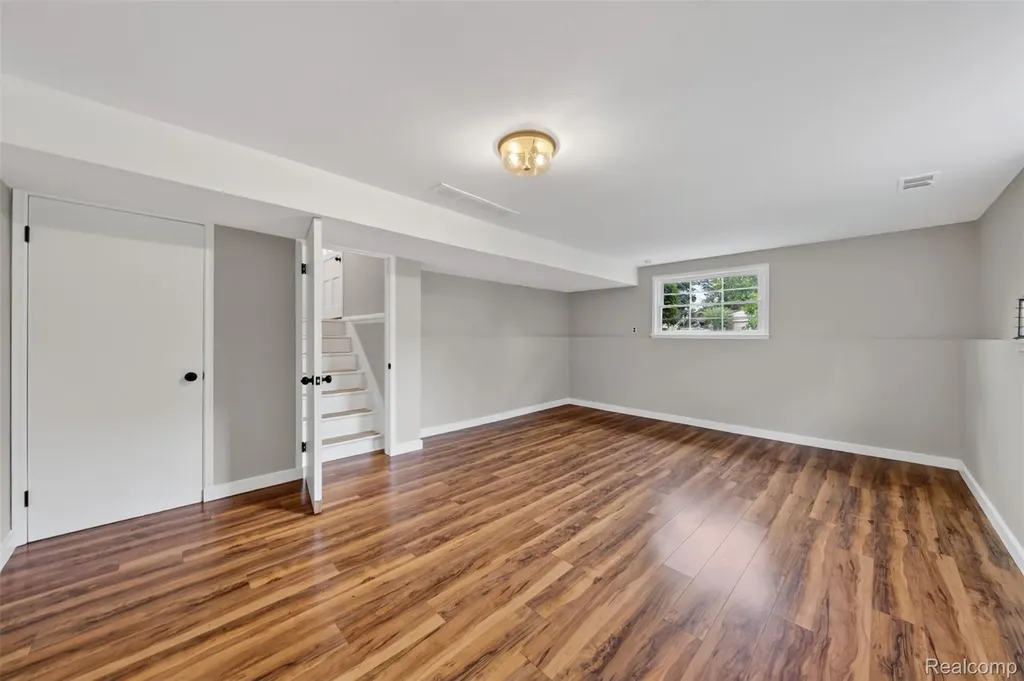2880 Renfrew Street Ann Arbor City MI 48105