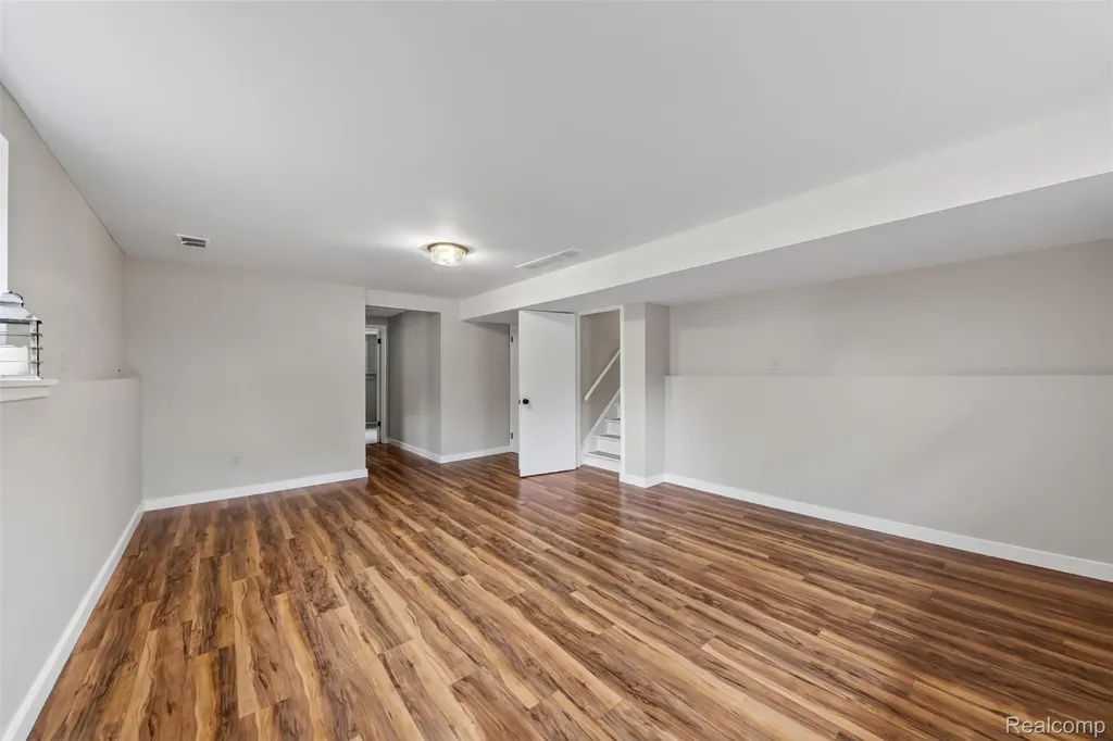 2880 Renfrew Street Ann Arbor City MI 48105