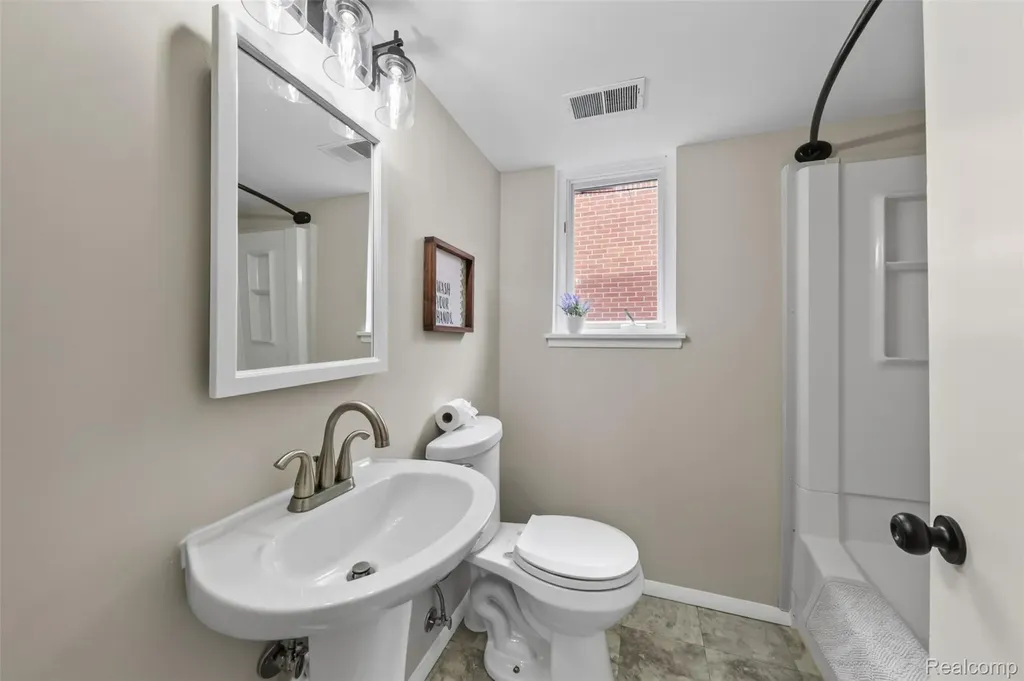 2880 Renfrew Street Ann Arbor City MI 48105