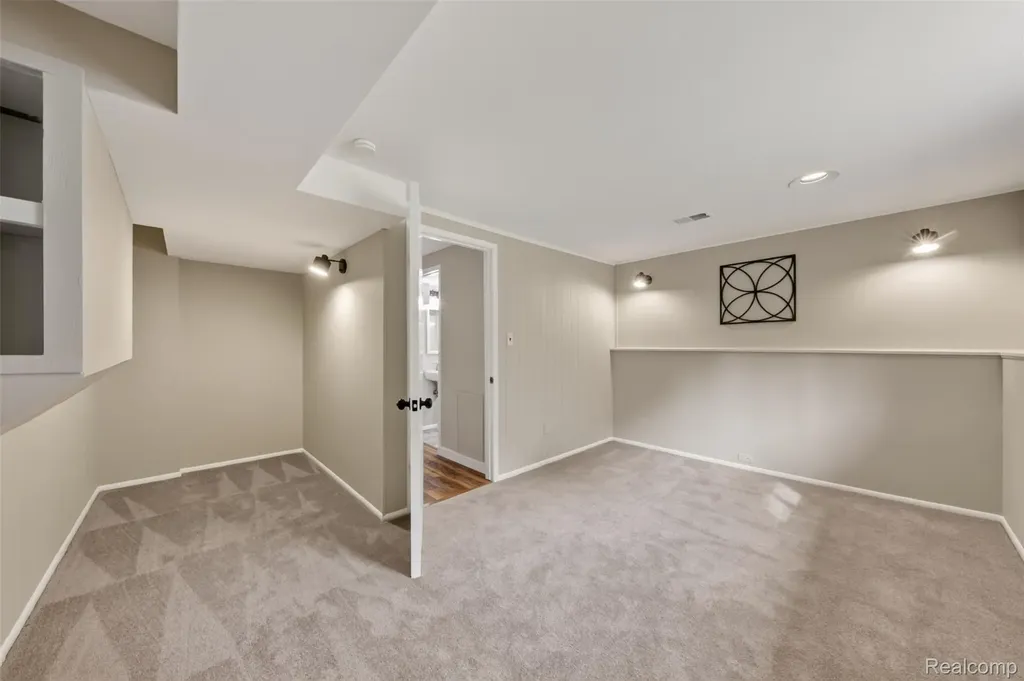 2880 Renfrew Street Ann Arbor City MI 48105