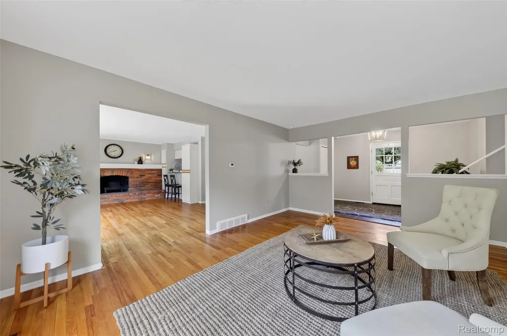 2880 Renfrew Street Ann Arbor City MI 48105