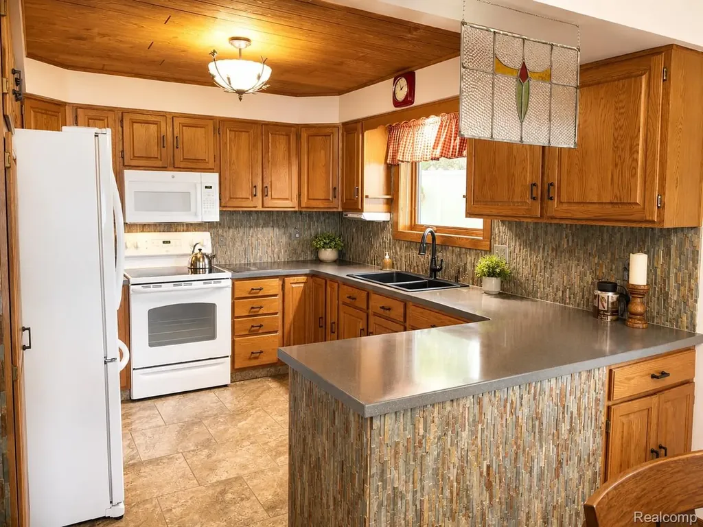3752 Hiawatha Trail Grant Township MI 48748