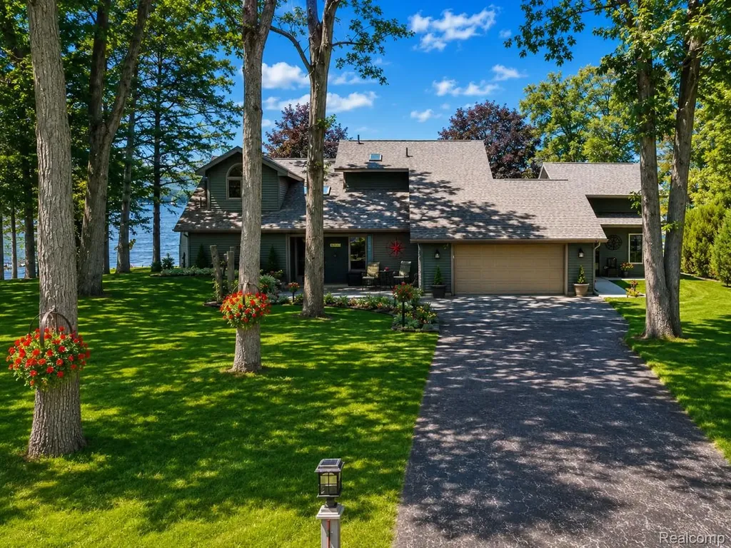 3752 Hiawatha Trail Grant Township MI 48748
