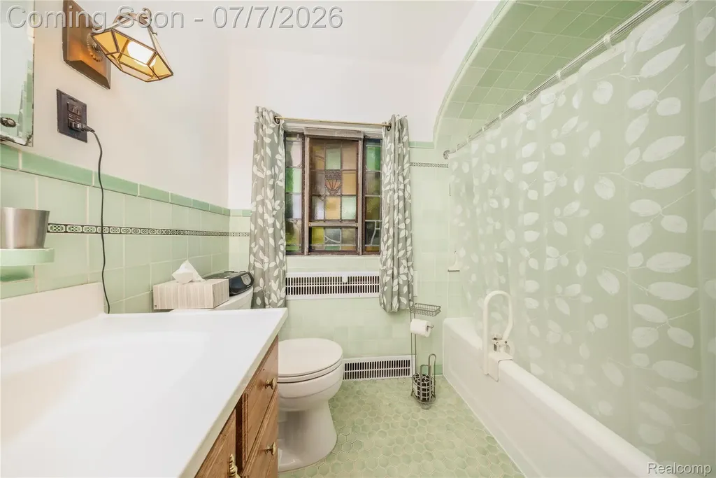 16580 Westmoreland Road Detroit City MI 48219