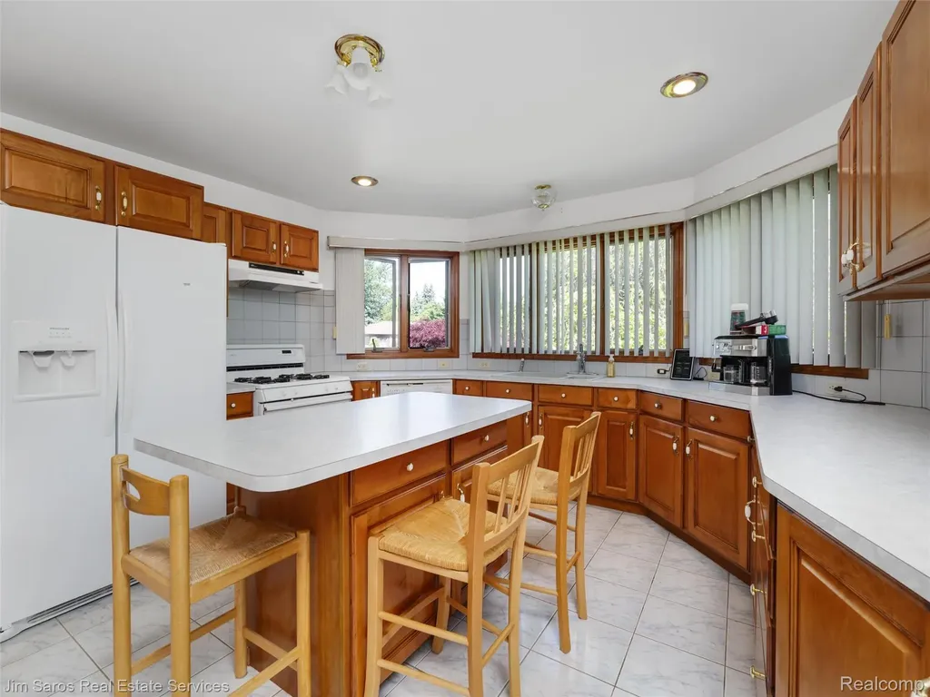14008 Lakeshore Drive Sterling Heights City MI 48313
