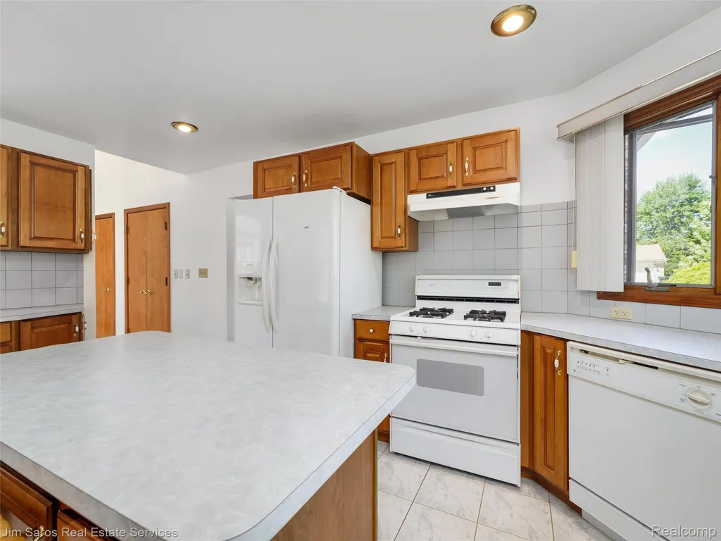 14008 Lakeshore Drive Sterling Heights City MI 48313