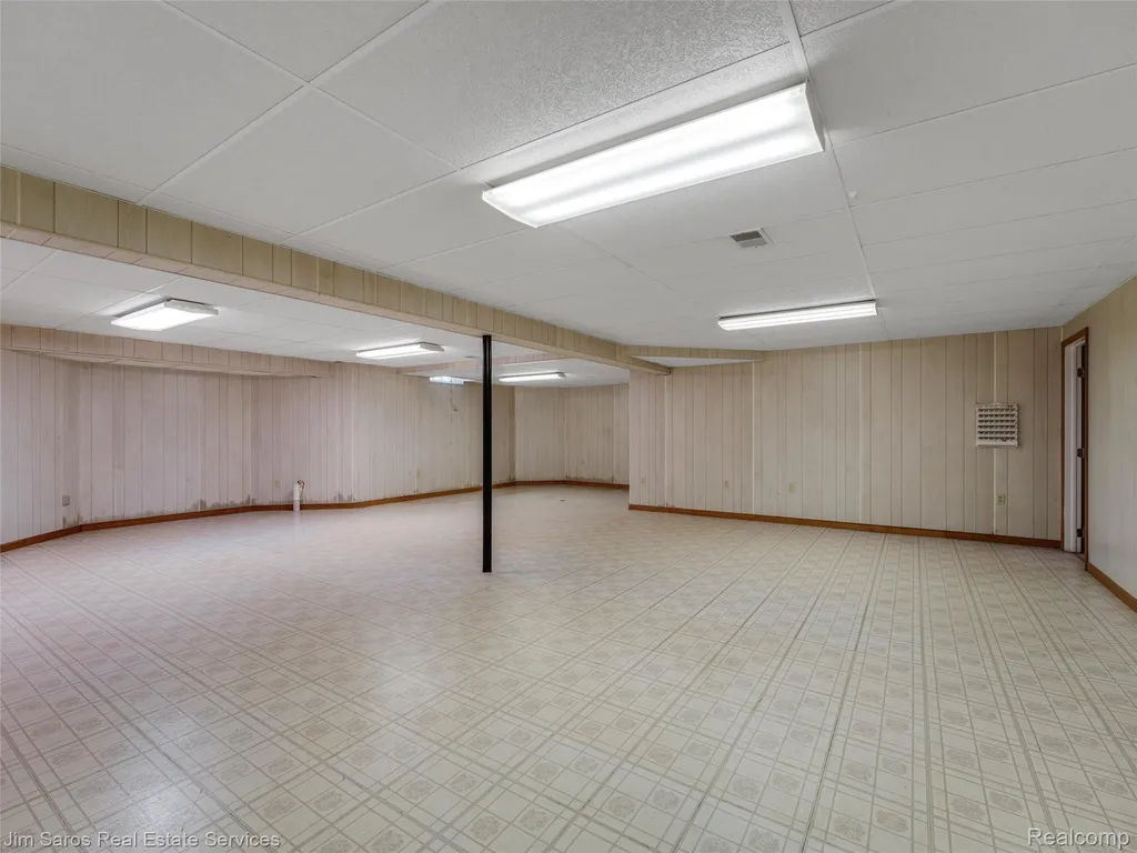 14008 Lakeshore Drive Sterling Heights City MI 48313