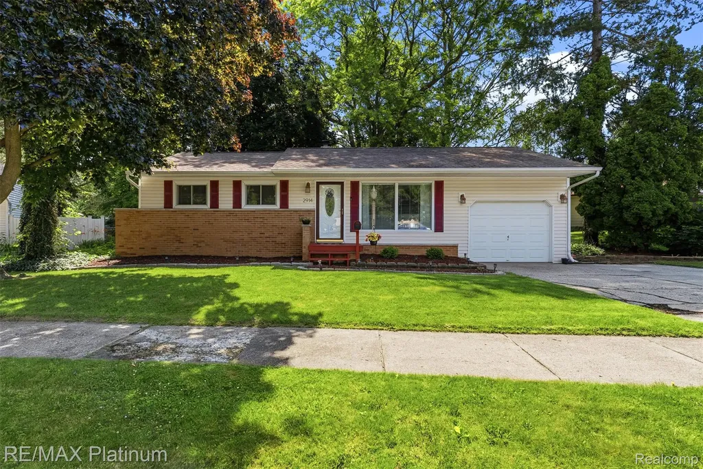 2914 Amherst Drive Lansing City MI 48906