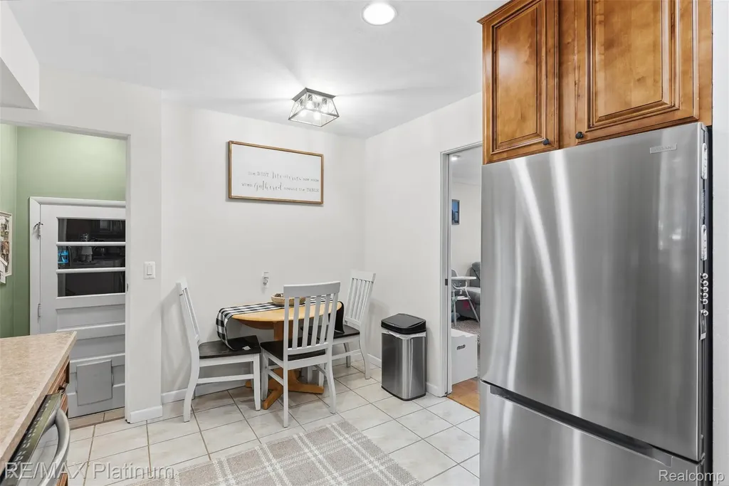 2914 Amherst Drive Lansing City MI 48906