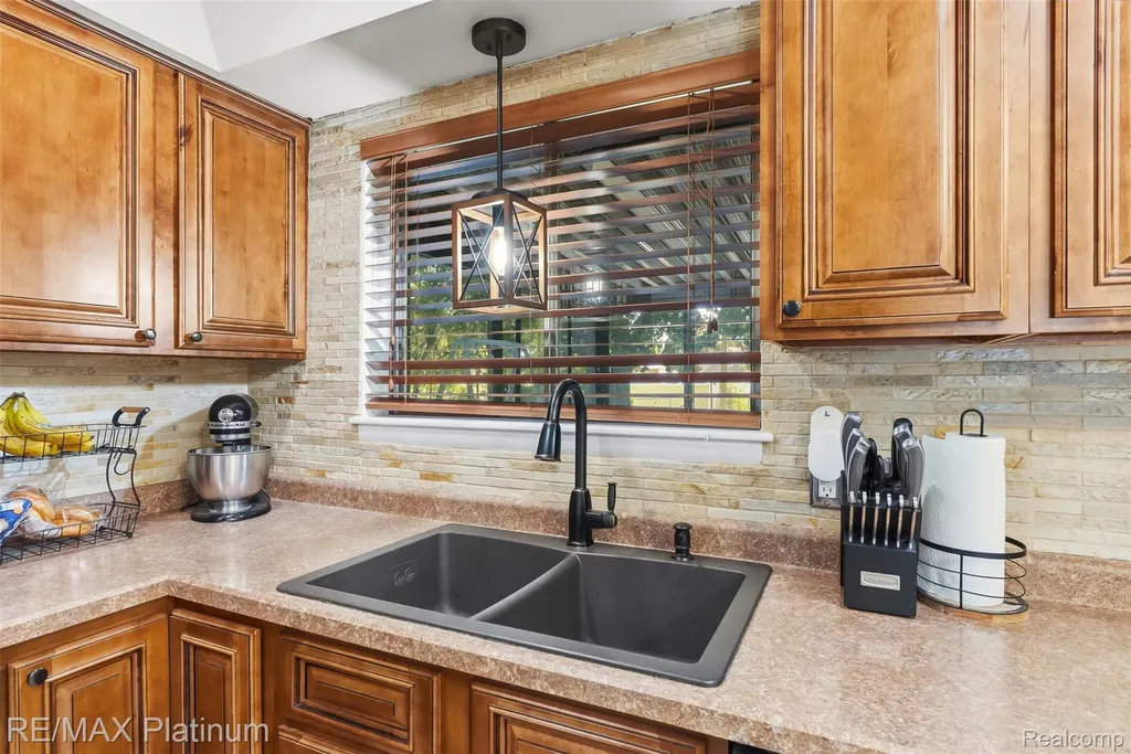 2914 Amherst Drive Lansing City MI 48906