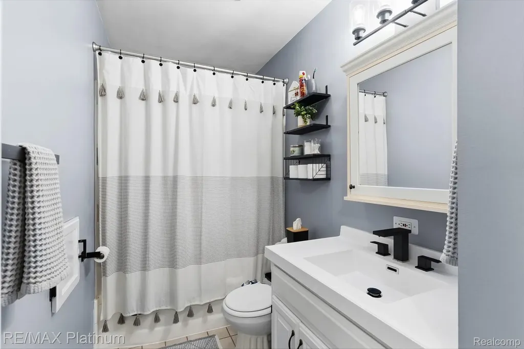 2914 Amherst Drive Lansing City MI 48906