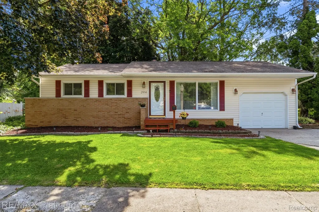 2914 Amherst Drive Lansing City MI 48906