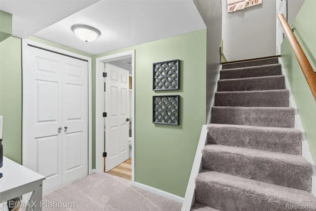 2914 Amherst Drive Lansing City MI 48906