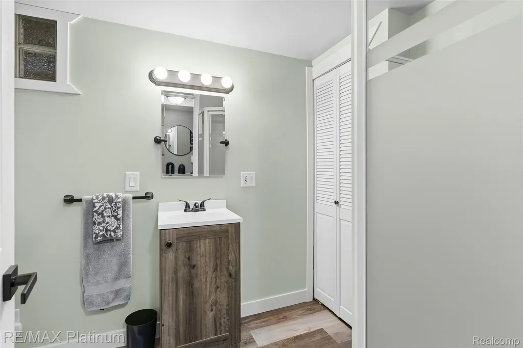 2914 Amherst Drive Lansing City MI 48906