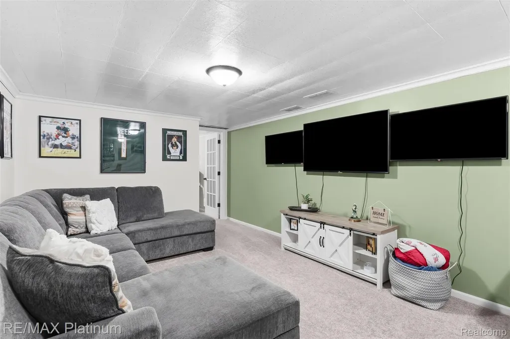 2914 Amherst Drive Lansing City MI 48906