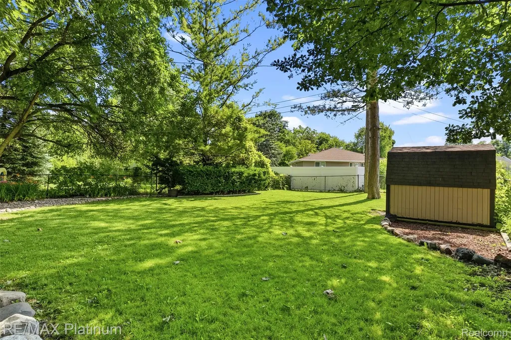 2914 Amherst Drive Lansing City MI 48906
