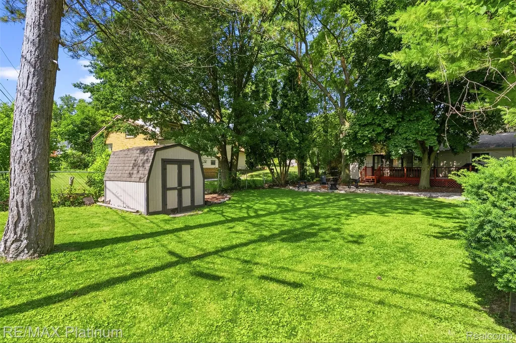 2914 Amherst Drive Lansing City MI 48906