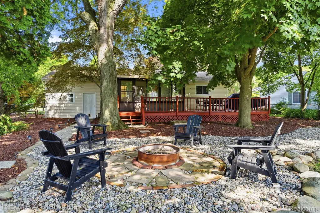 2914 Amherst Drive Lansing City MI 48906