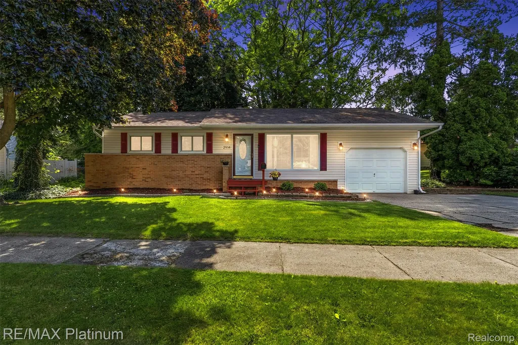 2914 Amherst Drive Lansing City MI 48906