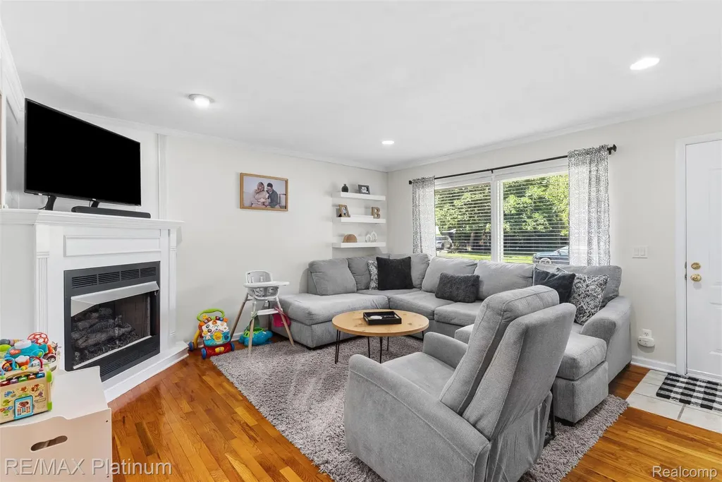 2914 Amherst Drive Lansing City MI 48906