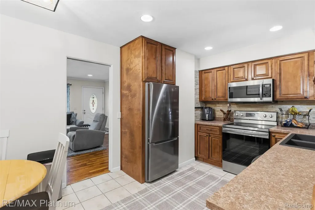 2914 Amherst Drive Lansing City MI 48906
