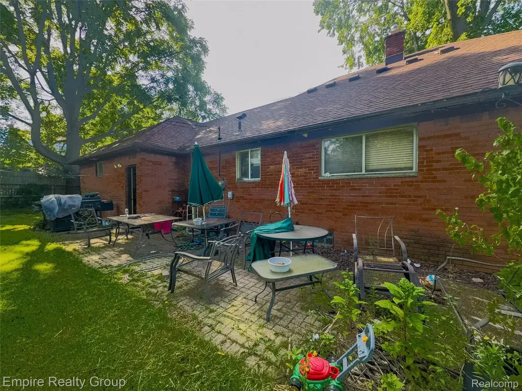 2766 W Huron Street Waterford Charter Township MI 48328