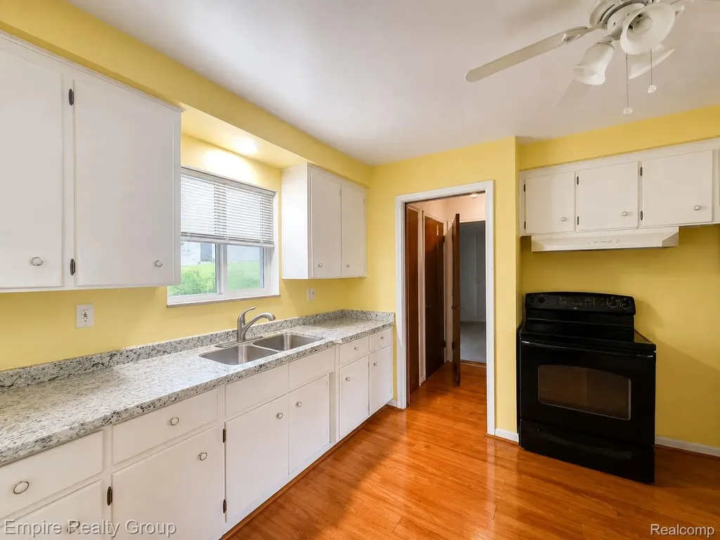 2766 W Huron Street Waterford Charter Township MI 48328