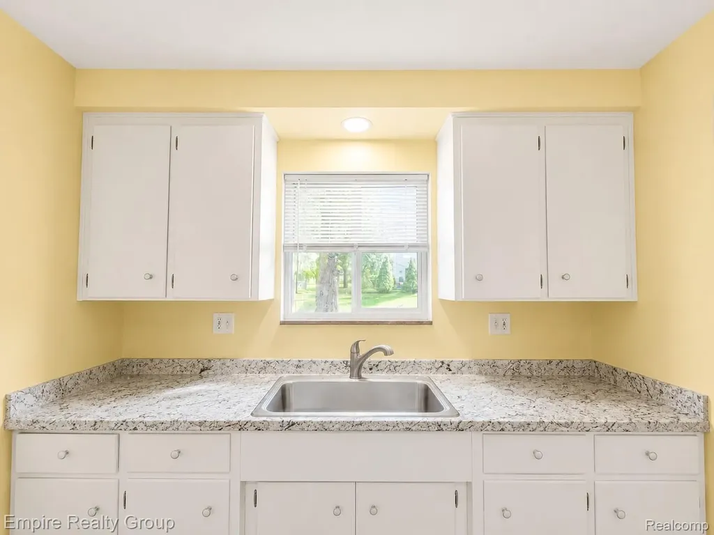 2766 W Huron Street Waterford Charter Township MI 48328