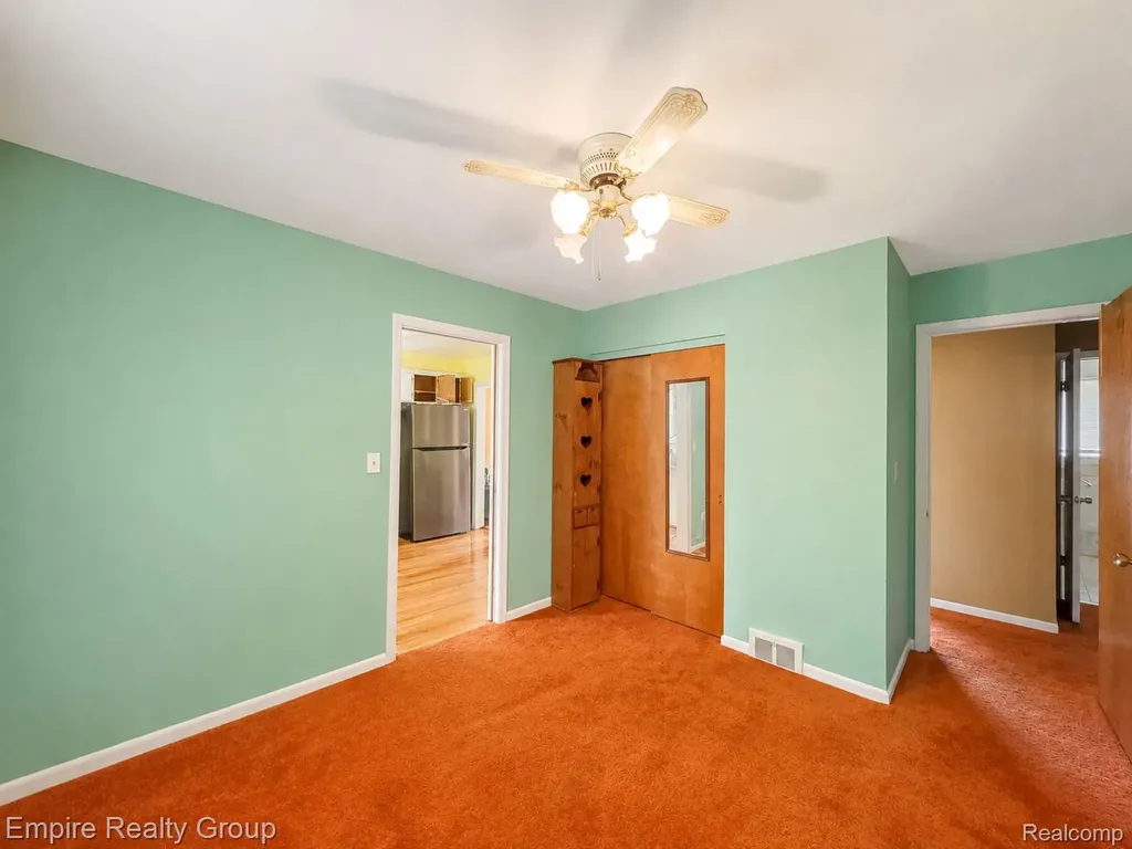 2766 W Huron Street Waterford Charter Township MI 48328