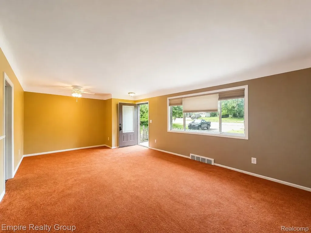 2766 W Huron Street Waterford Charter Township MI 48328