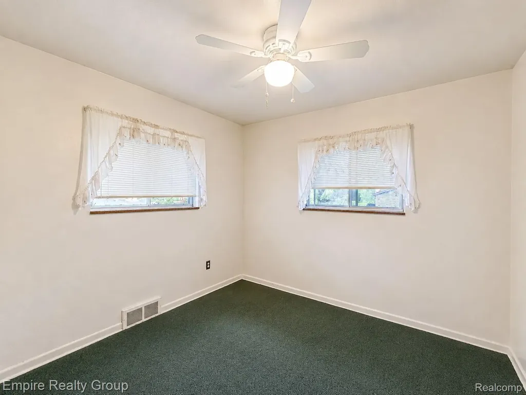 2766 W Huron Street Waterford Charter Township MI 48328