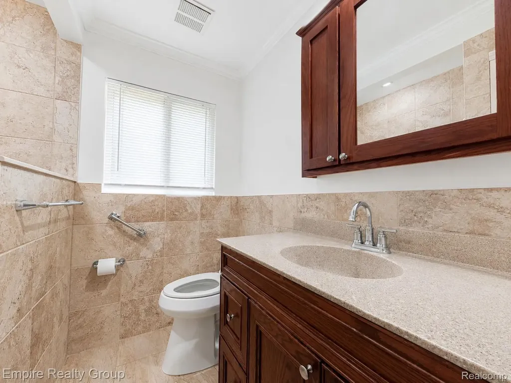 2766 W Huron Street Waterford Charter Township MI 48328