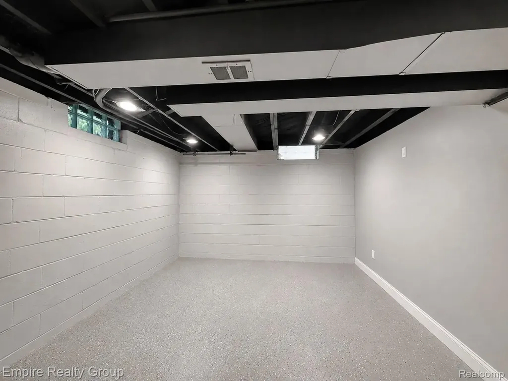 2766 W Huron Street Waterford Charter Township MI 48328
